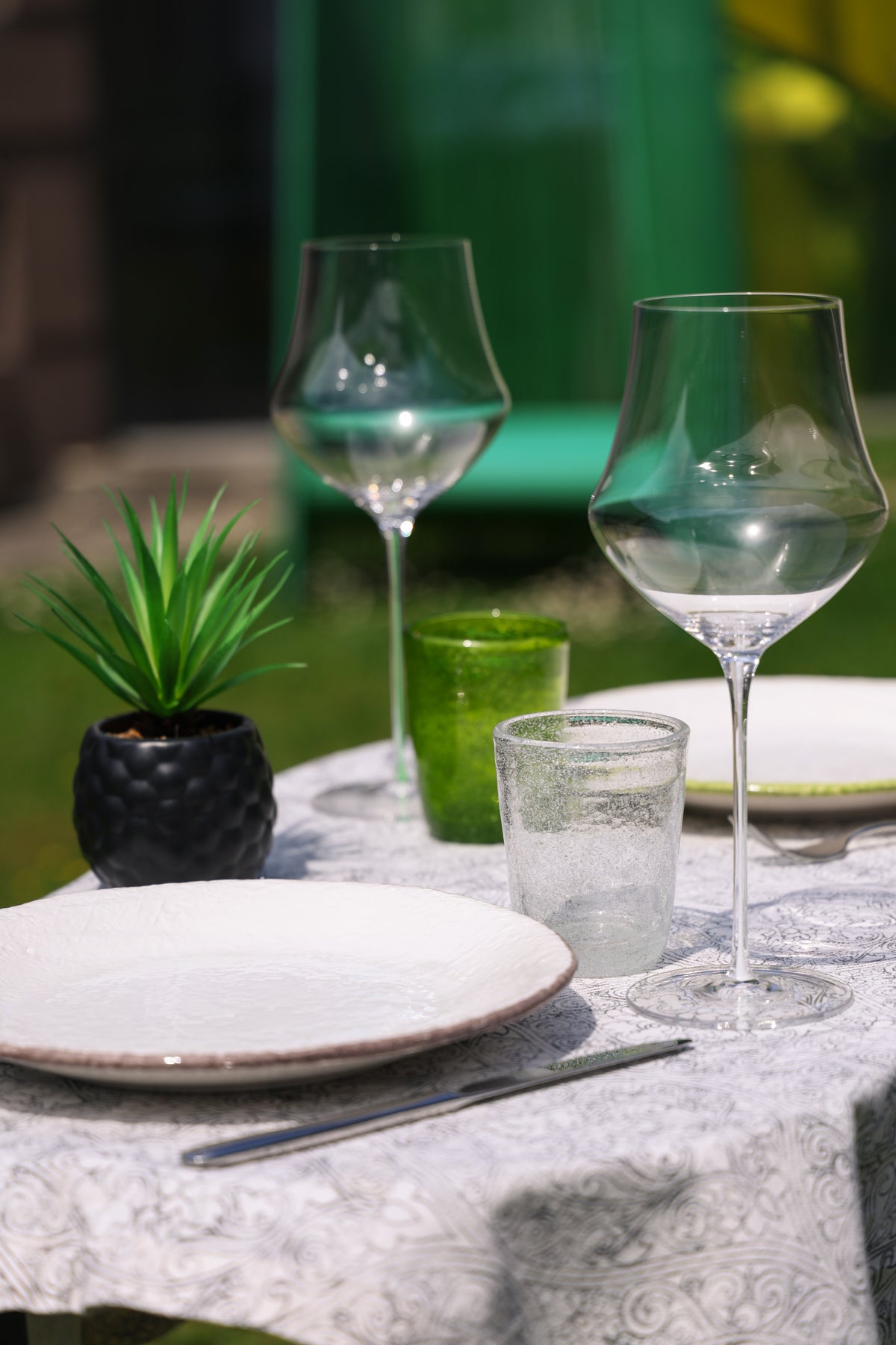 Memento Table Moon, piatto piano Grigio tortora in ceramica