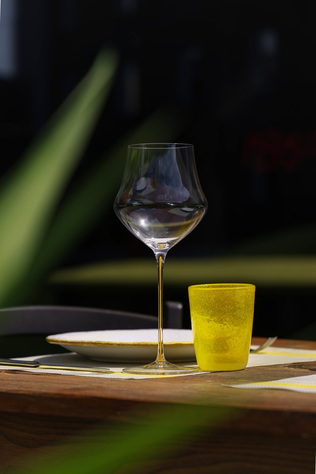 Memento Table Moon, piatto piano Giallo corn in ceramica