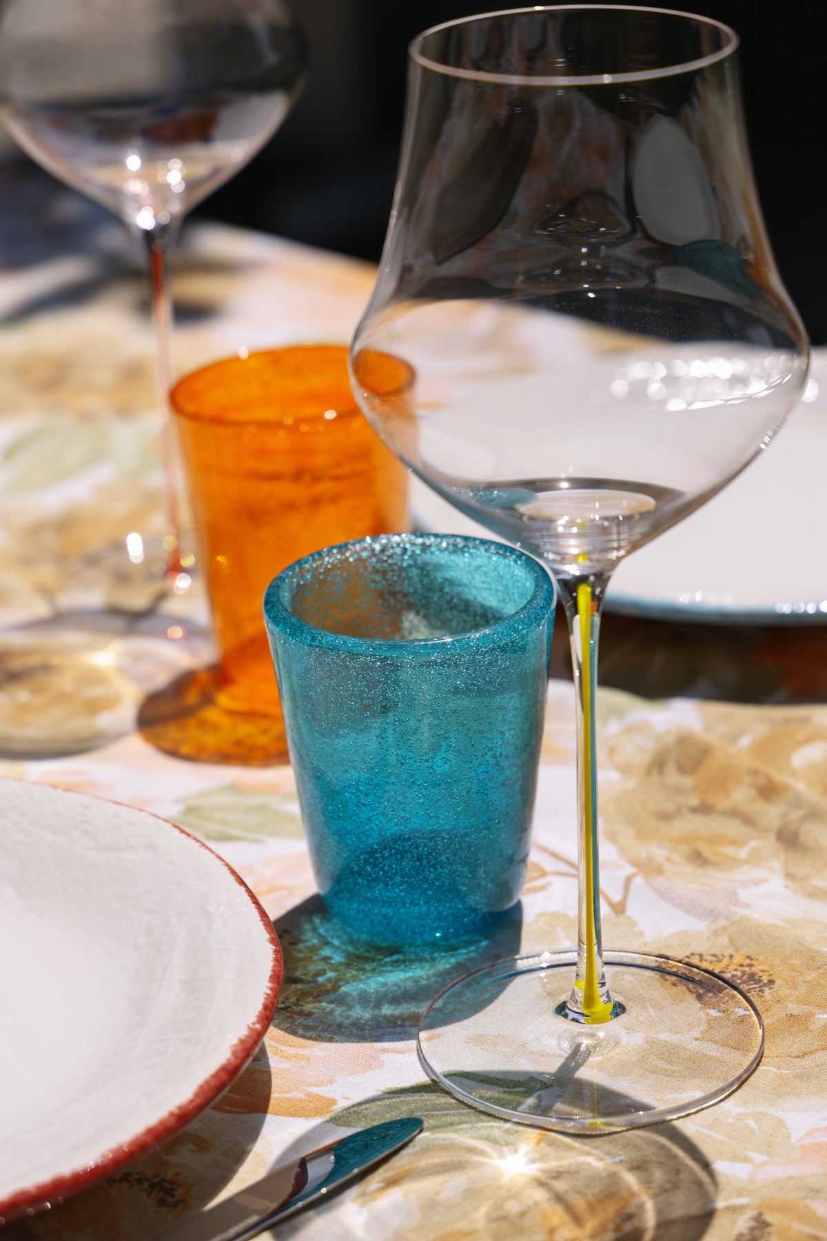 Memento Table Moon, piatto piano Rosso in ceramica