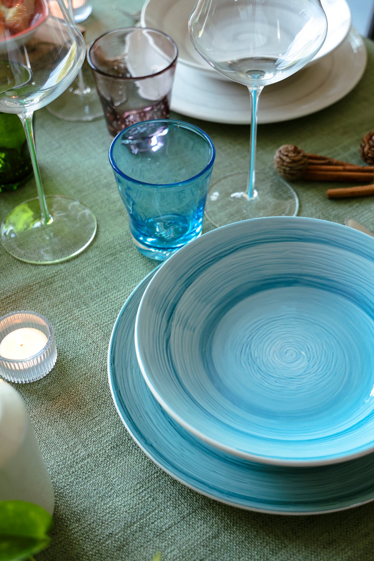 Memento Table Vertigo, piatto piano Turchese in ceramica