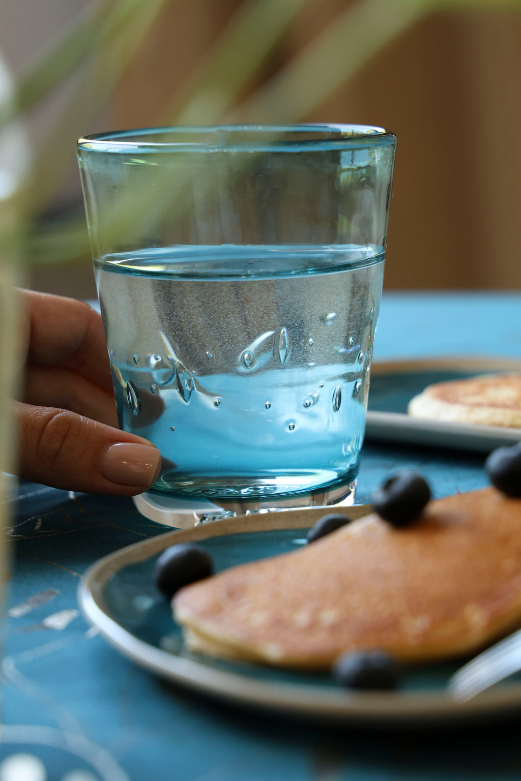 Memento Dune, türkisfarbenes Wasserglas aus mundgeblasenem Glas